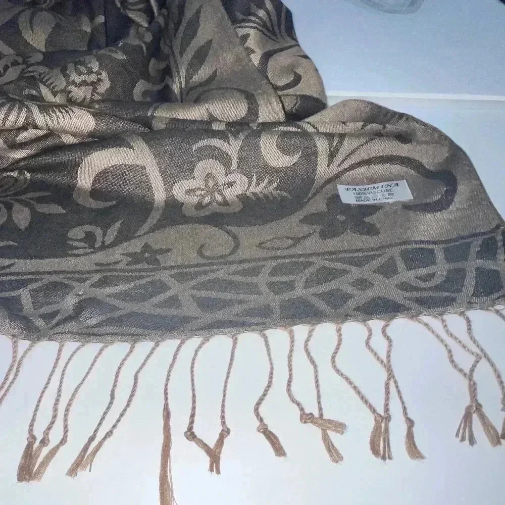 Pashmina Scarf Beautiful Paisley Black and Tan